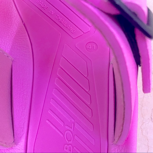 Pink colour rubber T strap flip flops with buckle closure by Gambol in size 41 - Picture 5 of 9